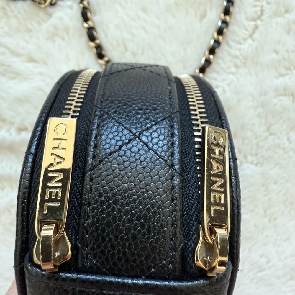 NEW!!! CHANEL crossbody caviar leather bag Authentic Retail 4600$